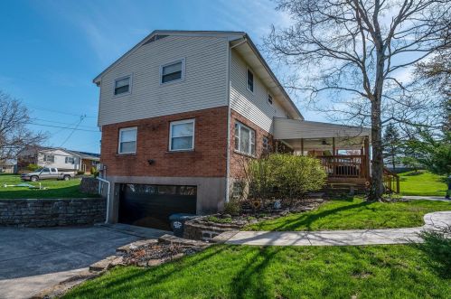 3975 Harvestridge Dr, Cincinnati OH 45211-2548 exterior