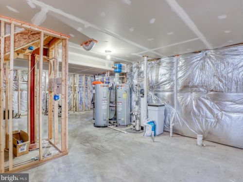 365 Chickamauga Dr, Harpers Ferry WV 25425-3633 exterior