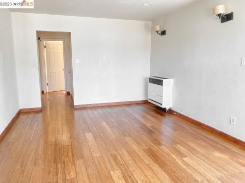 2436 Chanslor Ave, Richmond, CA 94804-1922