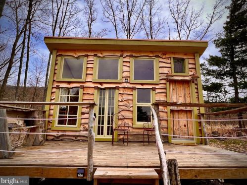 1516 Duckwall Rd, Berkeley Springs, WV 25411-3742