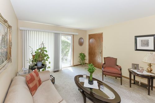 1004 Grove Dr, Mount Prospect, IL 60056-4474
