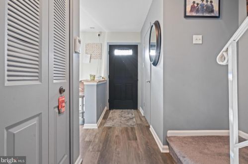 12189 Cinnamon St, Woodbridge VA  22192-1707 exterior