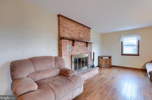 154 Amsterdam Rd, Lancaster PA  17603-9719 exterior