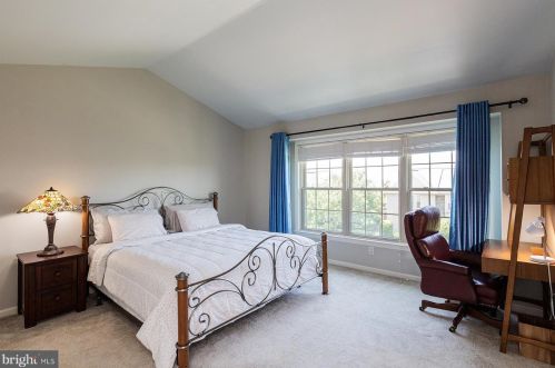 673 Royal Vw Dr, Lancaster PA  17601-2873 exterior