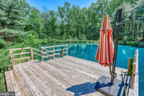 2180 Sky Top Trl, York PA  17315-2272 exterior