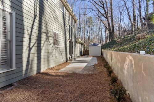 325 Hunters Gln Ct, Atlanta GA  30328-1710 exterior