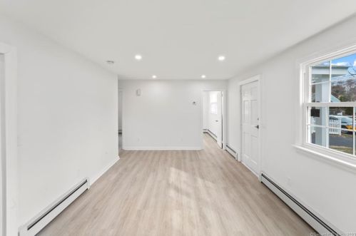 27 Hawthorne Dr, Norwalk CT  06851-4113 exterior