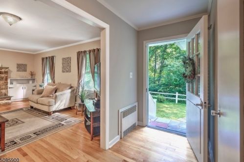 10 Flanders Rd, Chester, NJ 07930-2145