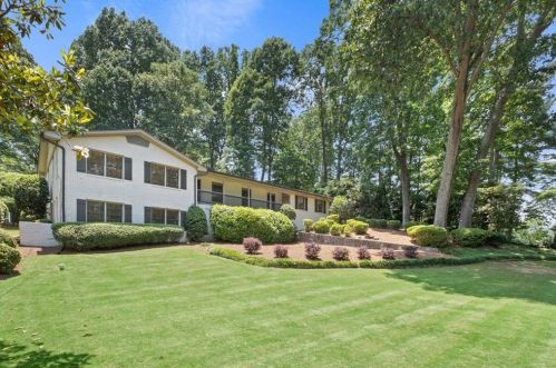 2620 Lake Flair Cir, Atlanta, GA 30345-1322