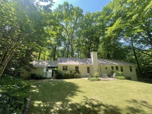 4592 Club Cir, Atlanta, GA 30319-1054