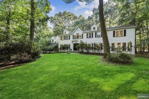 72 Cedar Dr, Allendale, NJ 07401-1125