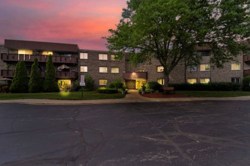 2650 Brookwood Way Dr, Rolling Meadows IL  60008-2368 exterior
