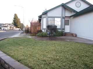 1397 Marigold Pl, Cotati, CA 94928-8124