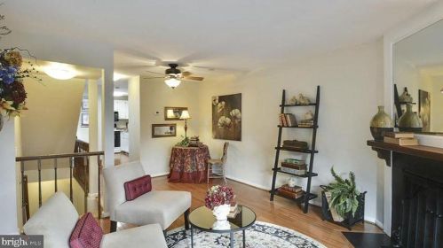 2075 Whisperwood Glen Ln, Herndon VA  20191-4141 exterior
