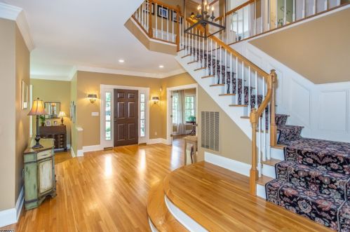 32 Chesterfield Dr, Chester, NJ 07930-2019
