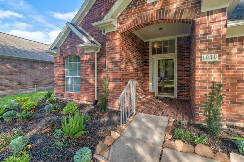 1010 Wynfield Dr, Deer Park, TX 77536-2853