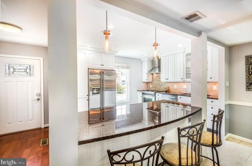7882 Carla Ct, Springfield, VA 22153-2904