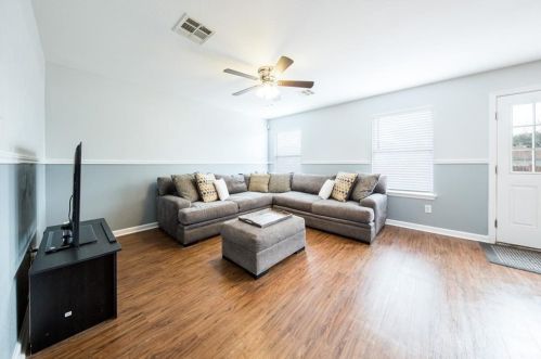 181 Goldenrod St, Uhland TX  78640-4217 exterior