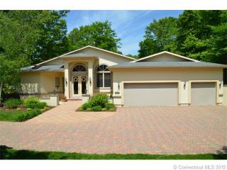 48 Piscitello Dr, Branford, CT 06405-2413