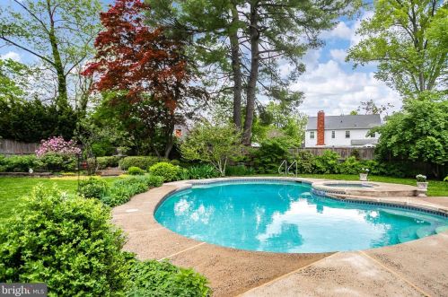 17 Leavitt Ln, Princeton NJ  08540-3921 exterior