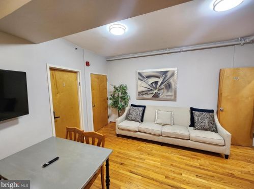 2239 Broad St, Philadelphia, PA 19148-2916