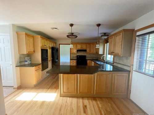 9 Pine Tree Hill Rd, Huntington, CT 06484-1860
