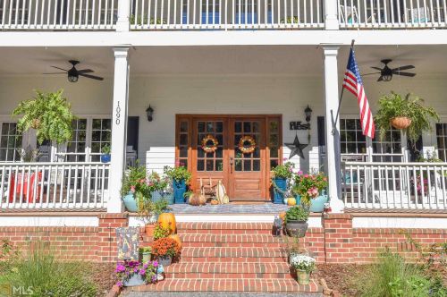 1090 Burning Oak Dr, Bishop, GA 30621-1328