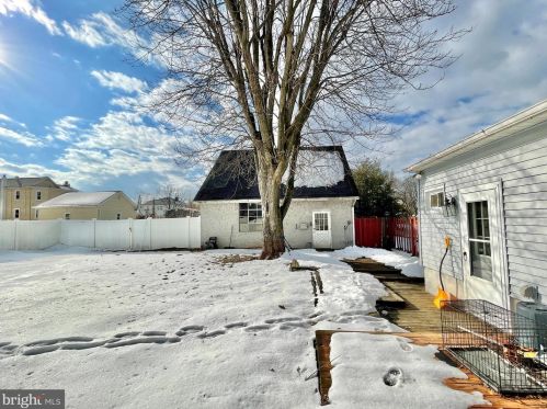 24 4th St, Florence, NJ 08518-1902