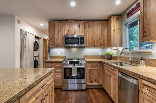 10614 Pine Cone Dr, Truckee CA  96161-3130 exterior