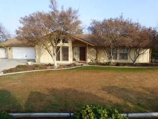5152 Ashlan Ave, Fresno, CA 93722-9033