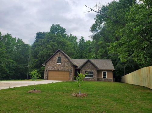 15 Oak Crest Ct, Porterdale, GA 30016-8018