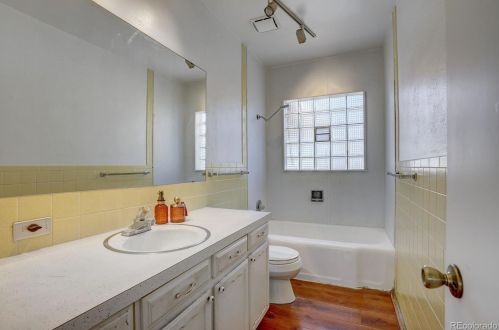 4274 Washington St, Englewood CO 80113-6927 exterior