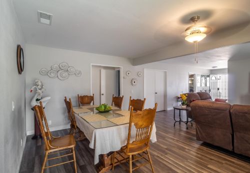 6875 Crest Ave, Riverside CA  92503-1162 exterior