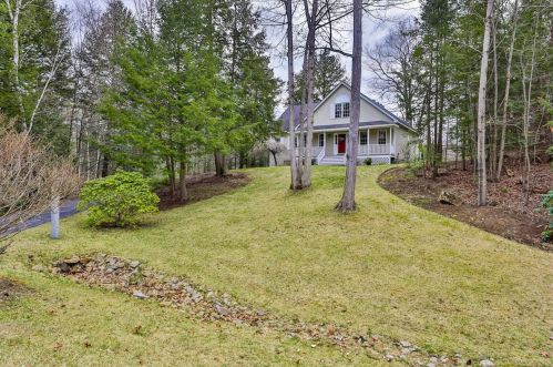 8 Quarry Ct, Auburn, NH 03032-3170