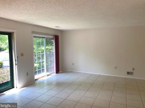 52 Cheverny Ct, Trenton, NJ 08619-4715