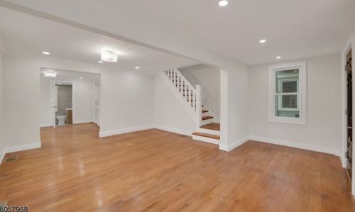 72 Centre St, Nutley, NJ 07110-3725