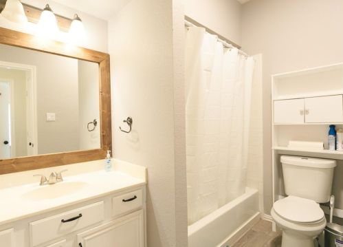 1101 Whistle Stop Dr, Fort Worth TX 76131-4924 exterior