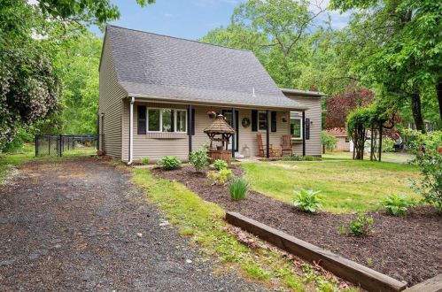 75 Staghead Dr, Glocester, RI 02859-1319