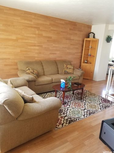 9043 Barrington Cir, Taylorsville, UT 84088-5313