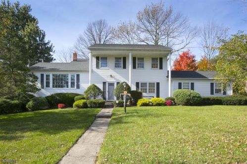 4 Ivy Ln, Parsippany, NJ 07834-3020