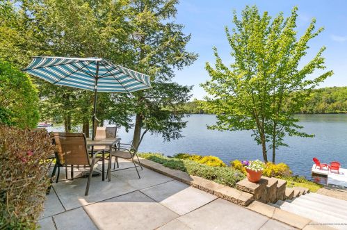 38 Upper Narrows Ln, Winthrop, ME 04364-3614