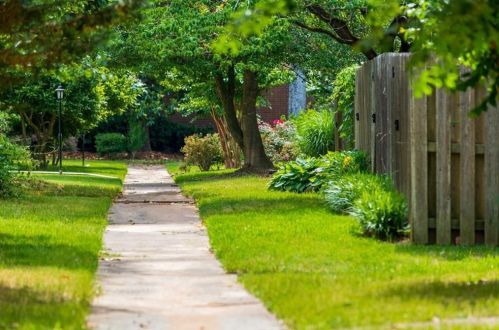 2504 Bradford Sq, Atlanta GA  30345-1336 exterior