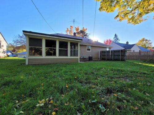 215 Vale Ave, Rockford, IL 61107-4647