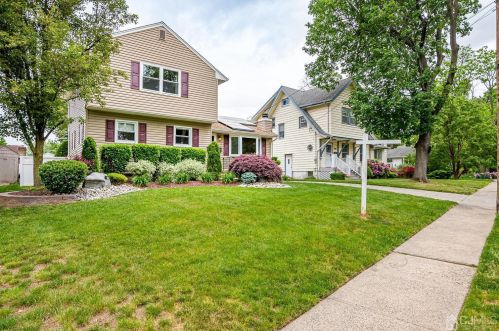 212 High St, Metuchen, NJ 08840-2237