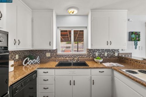 2835 Jo Ann Dr, Richmond, CA 94806-2716