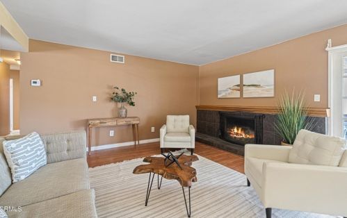 1134 Royal Ave, Simi Valley, CA 93065-3328