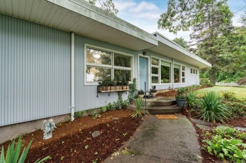 39 Jackson Hill Rd, Middlefield, CT 06455-1208
