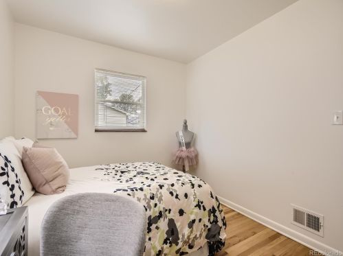 4745 Logan St, Englewood CO 80113-6841 exterior