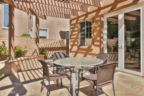 735 Eisenhower Way, Simi Valley CA 93065-8361 exterior