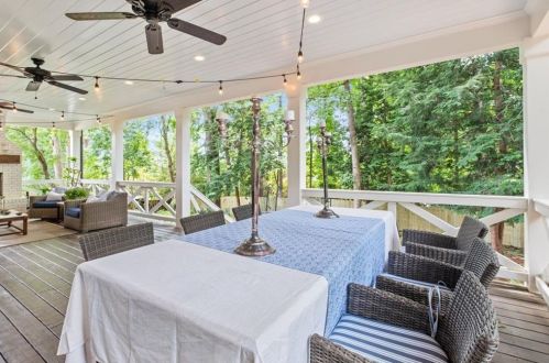4800 Huntley Dr, Atlanta GA  30342-2732 exterior